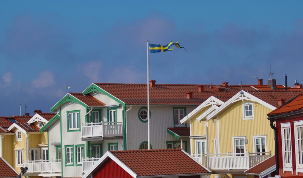 Drapeau et maisons suédoises